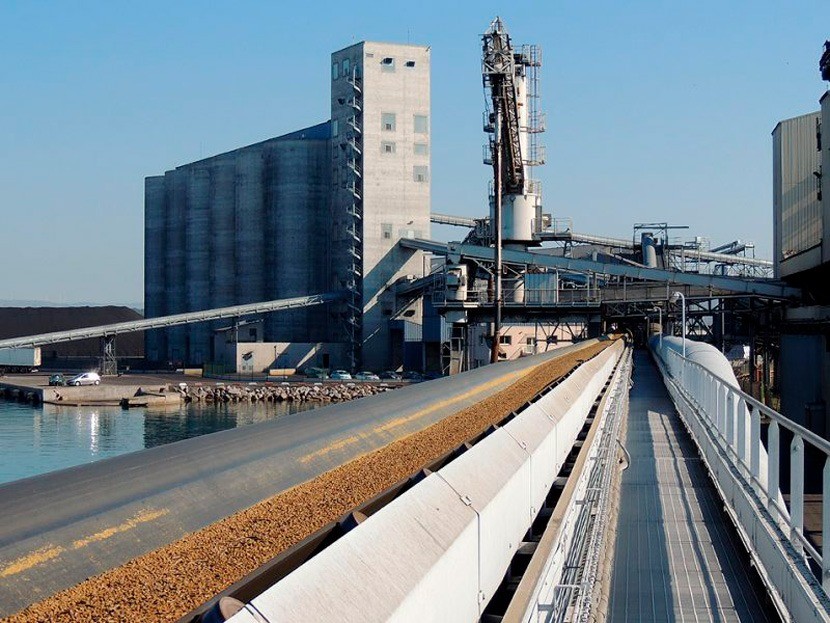 Centre Grain silo portuaire avec réseaux complexes CERES Agro-industrie